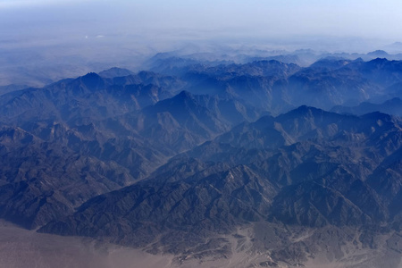 与白雾洛矶山景观鸟瞰图