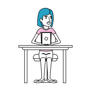 轮廓颜色部分的短发，坐在椅子上桌面与设备技术中的女人