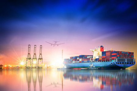 物流和国际集装箱船舶和货物货机在海洋运输