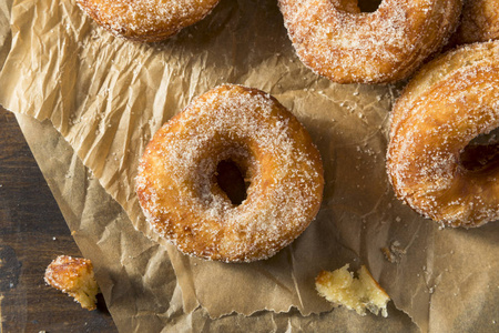 自制的含糖 Cronut 甜甜圈