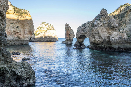 Ponta da Piedade的悬崖和岩层葡萄牙拉各斯