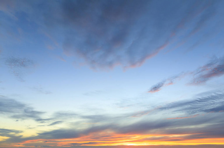 在那黄昏时分的夜空全景图