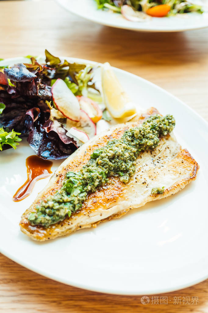 海鲈鱼鱼蔬菜肉扒