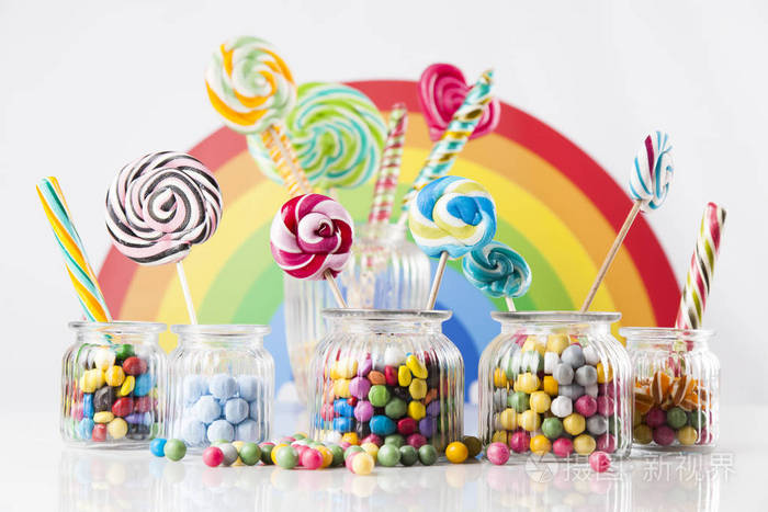 五颜六色的糖果,放在罐子里照片-正版商用图片0yteox-摄图新视界