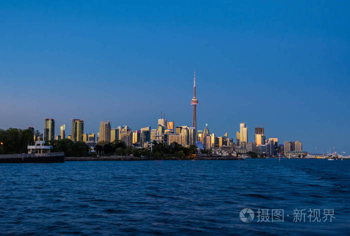 在日落时的多伦多城市天际线