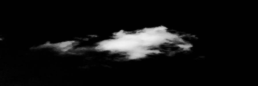 云。黑色的背景。孤立的白云在黑色的天空上。组的孤立的云层覆盖黑色背景。设计元素。白色孤立云。提取的抠出云
