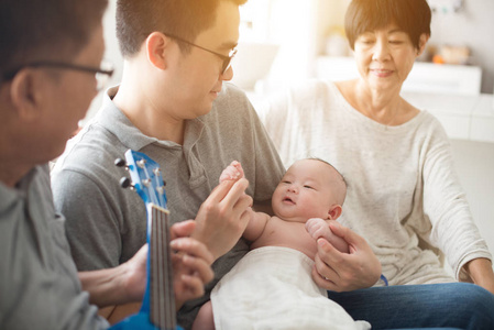 玩音乐的祖父母或外祖父母