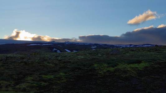 美丽的风景，徒步在冰岛的驱动