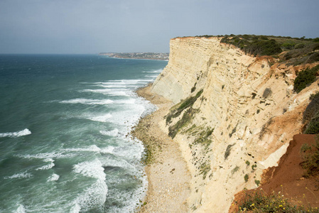 与悬崖在葡萄牙大西洋海岸