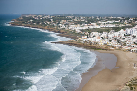 与兹村在葡萄牙海滩