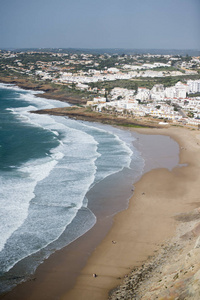 与兹村在葡萄牙海滩