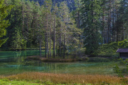 高山湖景观