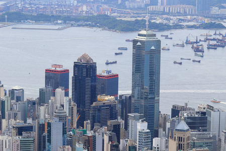 在维多利亚港的景观鸟瞰图图片