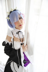 日本动漫 cosplay 女孩在白色基调