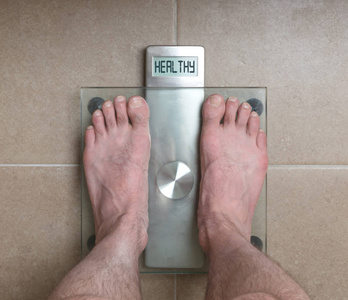 人的脚在重量上规模健康