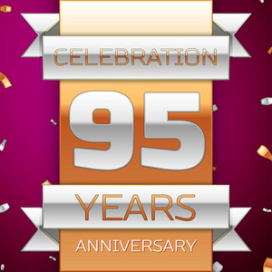 现实 90 五年周年庆典设计。银色和金色的丝带，紫色背景的纸屑。彩色矢量模板元素为你的生日聚会的。周年纪念丝带