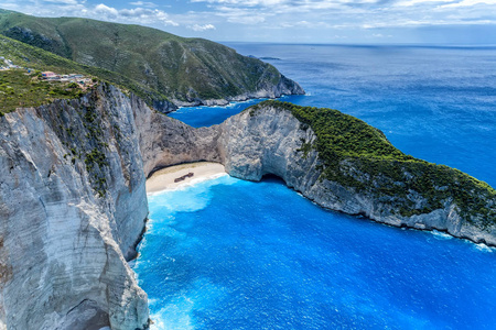 扎金索斯岛，Gr Navagio 沉船 海滩的鸟瞰图