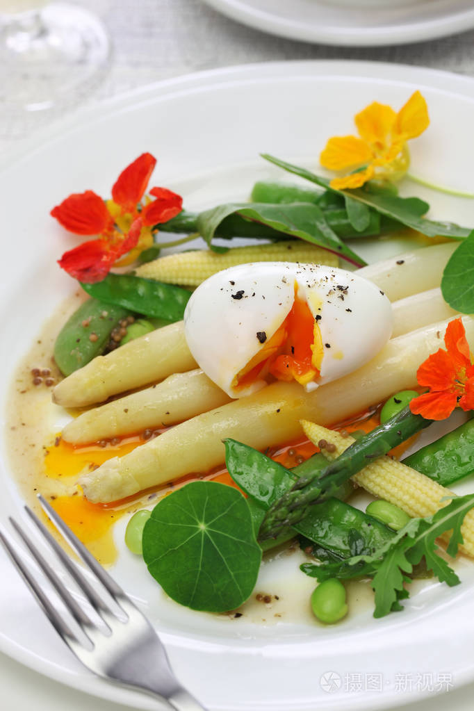 白芦笋香草沙拉