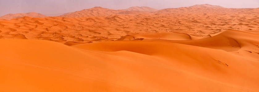 雄伟的沙丘在撒哈拉大沙漠图片