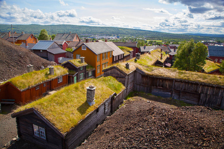 传统民居的铜矿山镇的挪威勒罗斯
