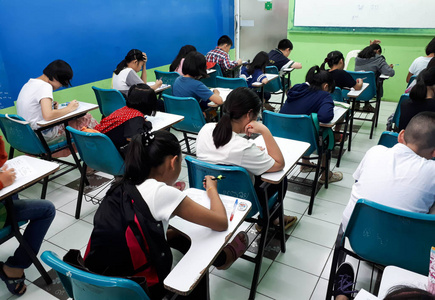 留学学生图片