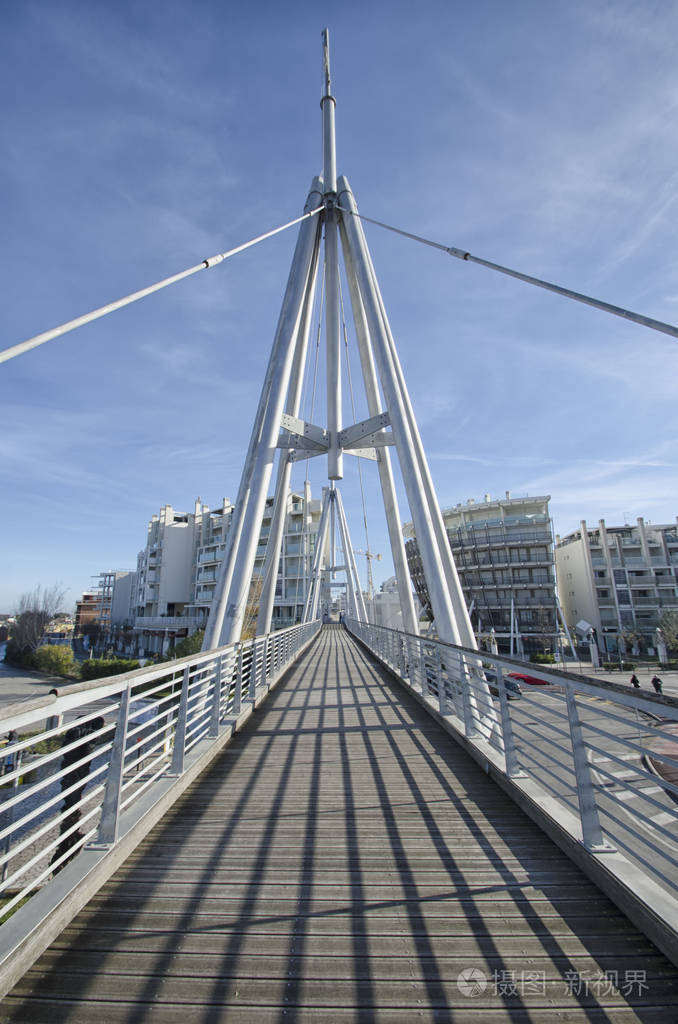 现代城市中的人行天桥