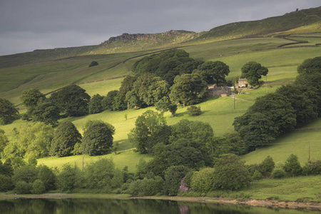 Ladybower 水库，青山区英格兰