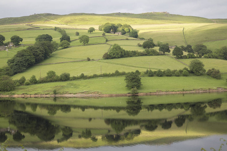 Ladybower 水库，青山区英格兰