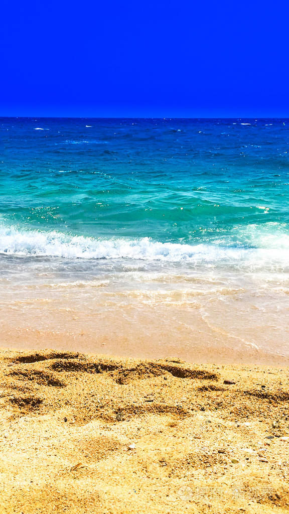 沙滩蓝蓝的天空和海洋