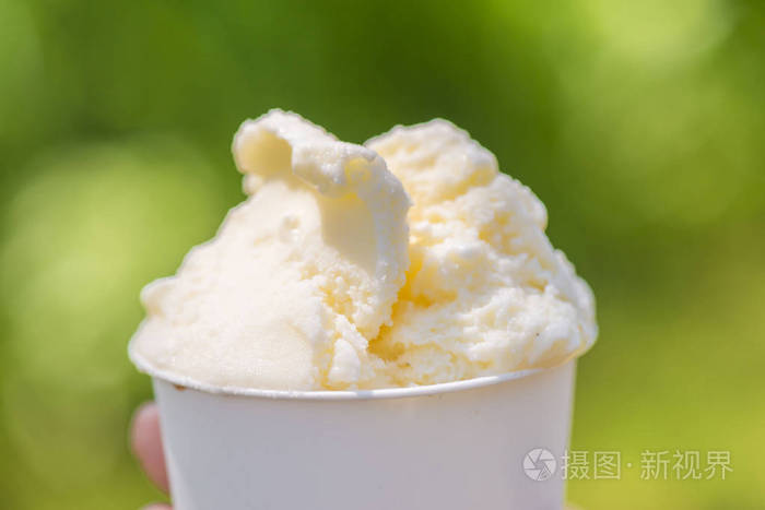 用新鲜牛奶做的冰淇淋