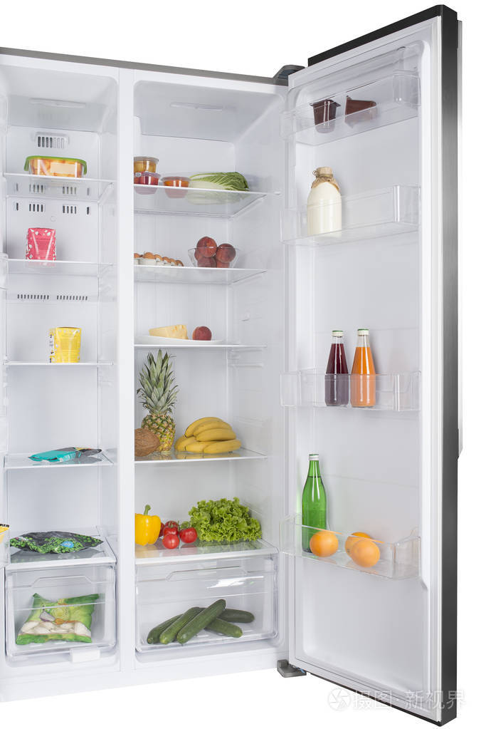 打开冰箱里充满了新鲜水果和蔬菜