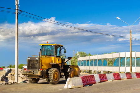 推土机与斗建设高速路