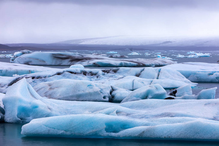 由南部海岸 o Jokulsarlon 泻湖漂浮的冰山