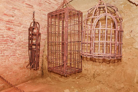 铁笼图片