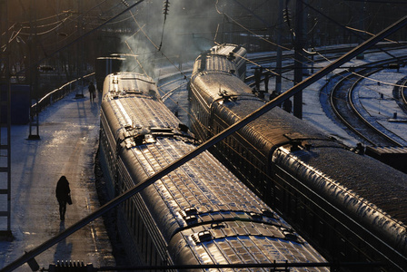 火车站和货车在冬天