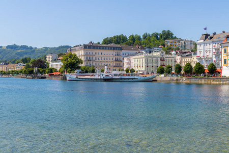 在 Gmunden，奥地利的 Traunsee 视图