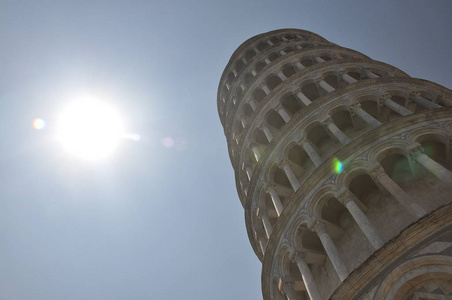比萨斜塔。 意大利的旅游和娱乐。