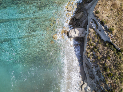 鸟瞰图的海角 海岸 悬崖 峭壁上，俯瞰大海，马略卡岛帕尔马  艾琳，布里亚蒂科，卡拉布里亚。意大利