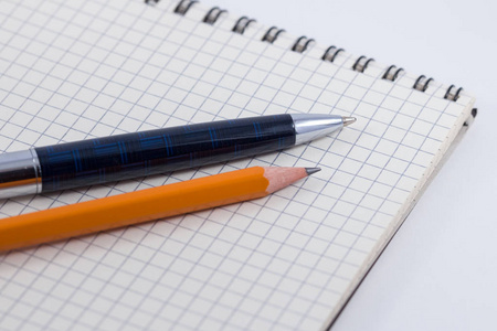 笔记本用钢笔和铅笔，业务男子项目