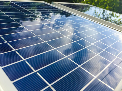 太阳能电池板用来在家里发电