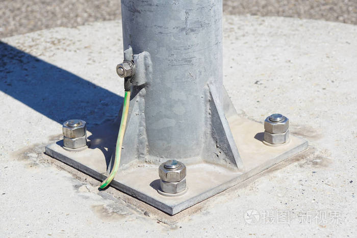 连接到电气接地条的电缆电气接地
