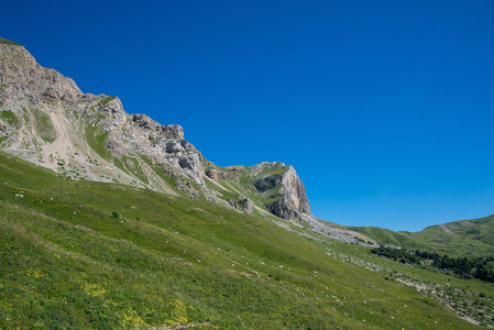 最著名的 30 路线，穿过高山到海洋