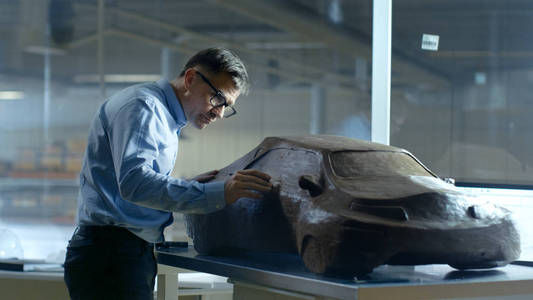 耙式首席汽车设计师造型未来派汽车模式