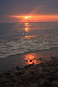 美丽的日落海岸