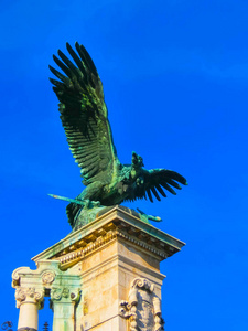 布达佩斯布达城堡大门铜鹰雕像