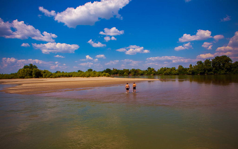 美丽的夏天景观江景