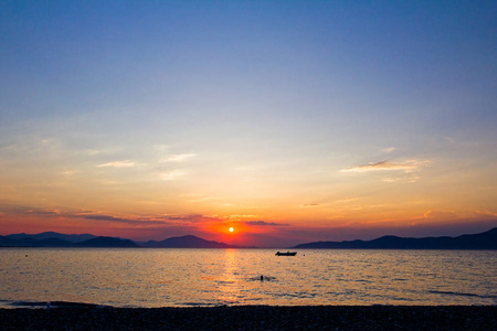 风景的美丽日落在海面的晚上时间