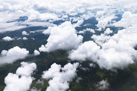 飞机上的云和风景照片