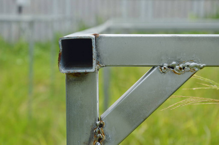 花园制工作台三角钢焊接铁结构照片