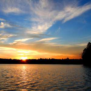 威斯康星湖北部日落图片